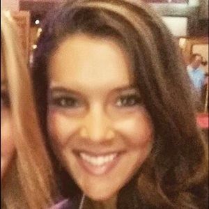 Meet your Posher, Joelle